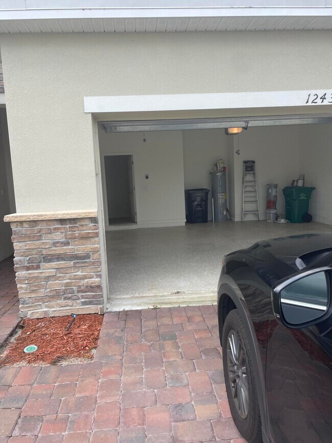 Building Photo - 12432 Arabella Dr