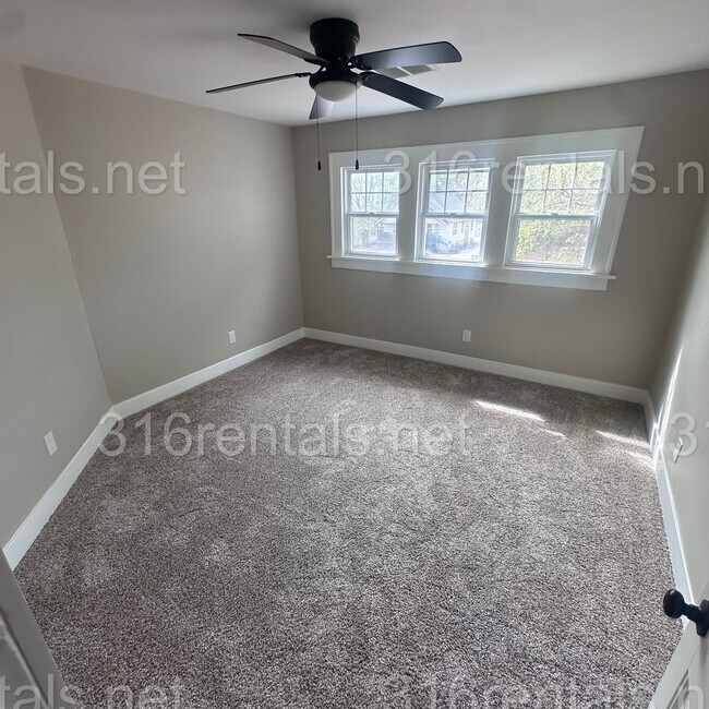 Building Photo - 420 S Osage St