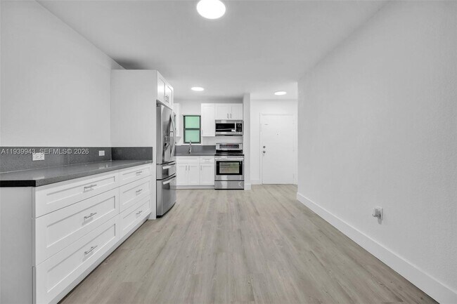 Building Photo - 1530 SW 2nd St