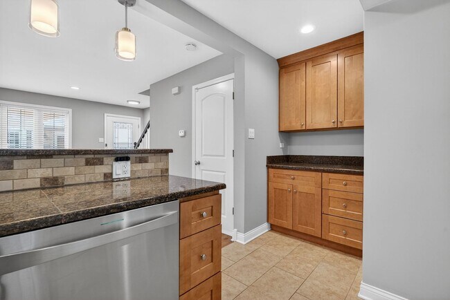 Interior Photo - 13-15 S Waiola Townhomes