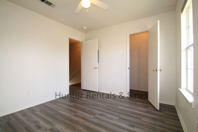 Building Photo - 1710 Spring Rose Cir