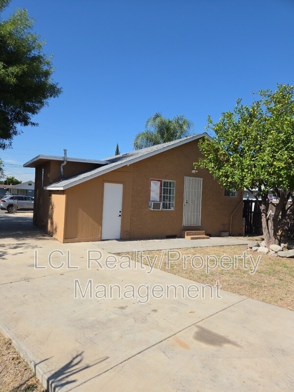 Building Photo - 1232 Vine St W