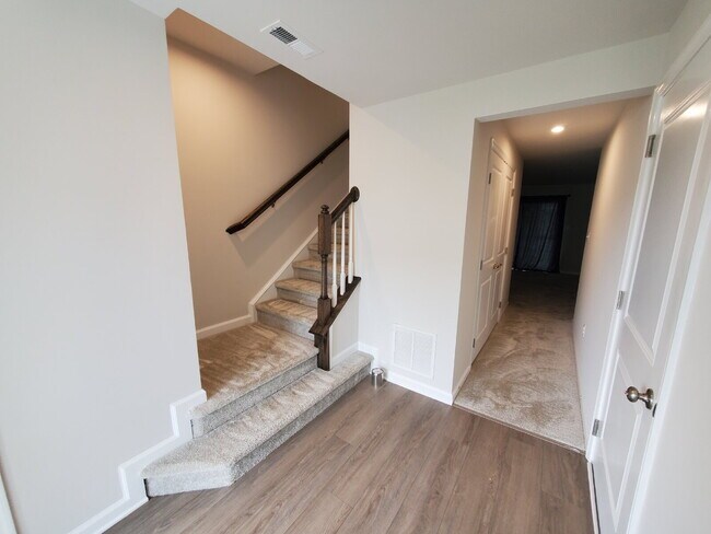 Building Photo - Beautiful 3 bedroom 2 1/2 bath townhome available for lease in Swedesboro