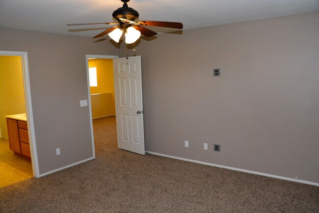 Building Photo - Impeccable Home in a Cul-de-Sac with Great Curb Appeal!