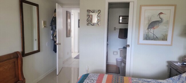 Building Photo - 1800 NE 39th Ct