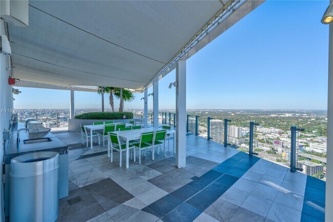 Building Photo - 501 NE 31st St