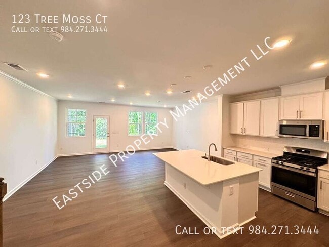 Building Photo - 123 Tree Moss Ct
