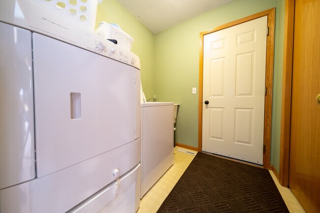 Building Photo - 17473 Hayes Ave