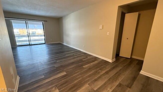 Building Photo - 1263 Lost Nation Rd