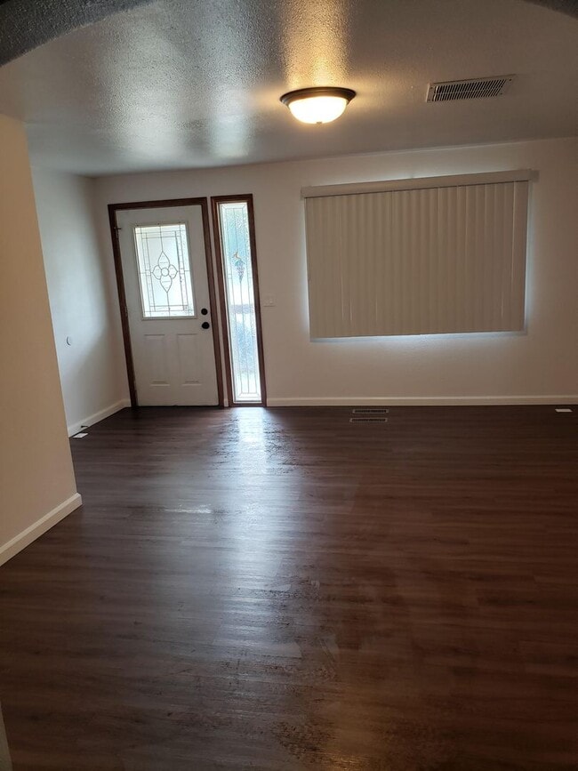 Building Photo - 3 Bed 1 Bath in Tomah, WI