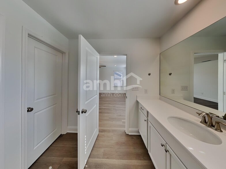 Building Photo - 205 Argea Dr