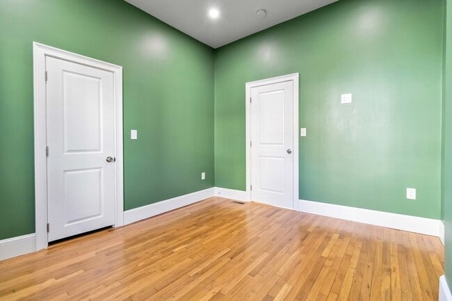 Building Photo - 51 Mansfield St