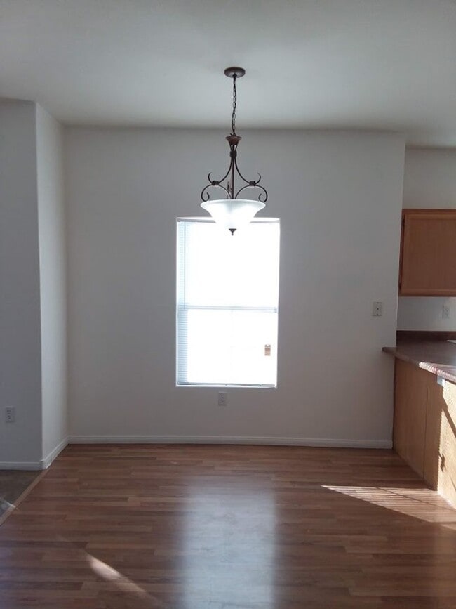 Building Photo - First floor unit in luxury gated Northwest...