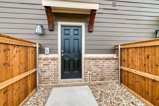 Building Photo - AVAILABLE NOW! GORGEOUS 3 BEDROOM FOUR PLEX LOCATED IN MIDLOTHIAN ISD!