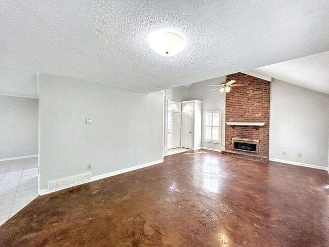 Building Photo - 1474 Wood Trail Cir