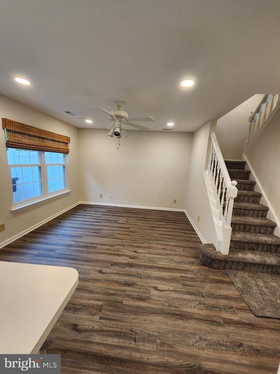 Building Photo - 12 Pondview Ct