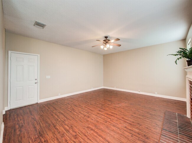 Building Photo - 419 Thorpe Springs Dr