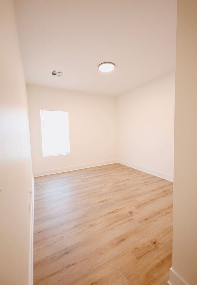 Building Photo - 513 Briarbrook Ln
