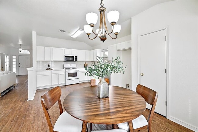 Building Photo - 117 Rosemary Cove