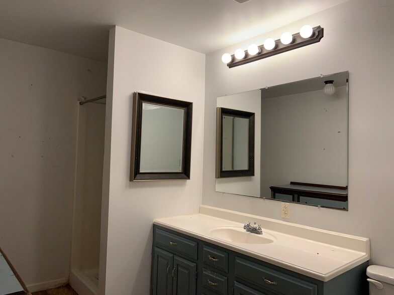 Bathroom - 102 Smith Hl