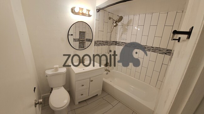 Building Photo - Wonderful home, convenient location