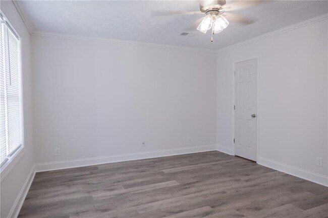 Building Photo - 147 Hunters Cove