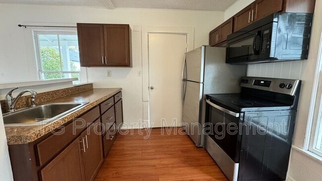 Building Photo - 32 Sanford St