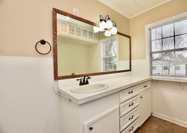 Building Photo - 1623 Texas St