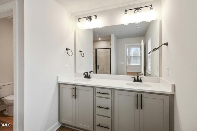 Building Photo - 521 Brittany Ct