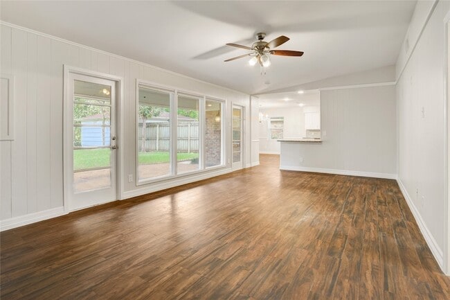 Building Photo - 5751 Creekbend Dr