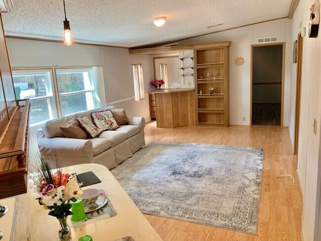 Building Photo - 2/2 Lady Lake Home