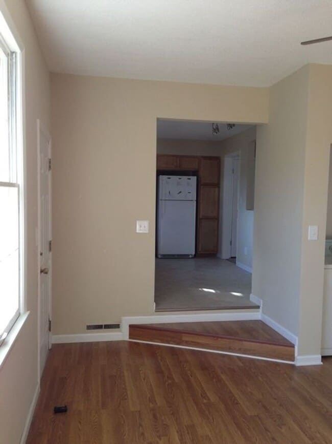 Building Photo - Spacious 3Bed/2Bath