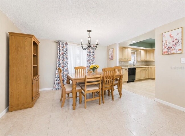 Building Photo - 2450 Pelican Ct
