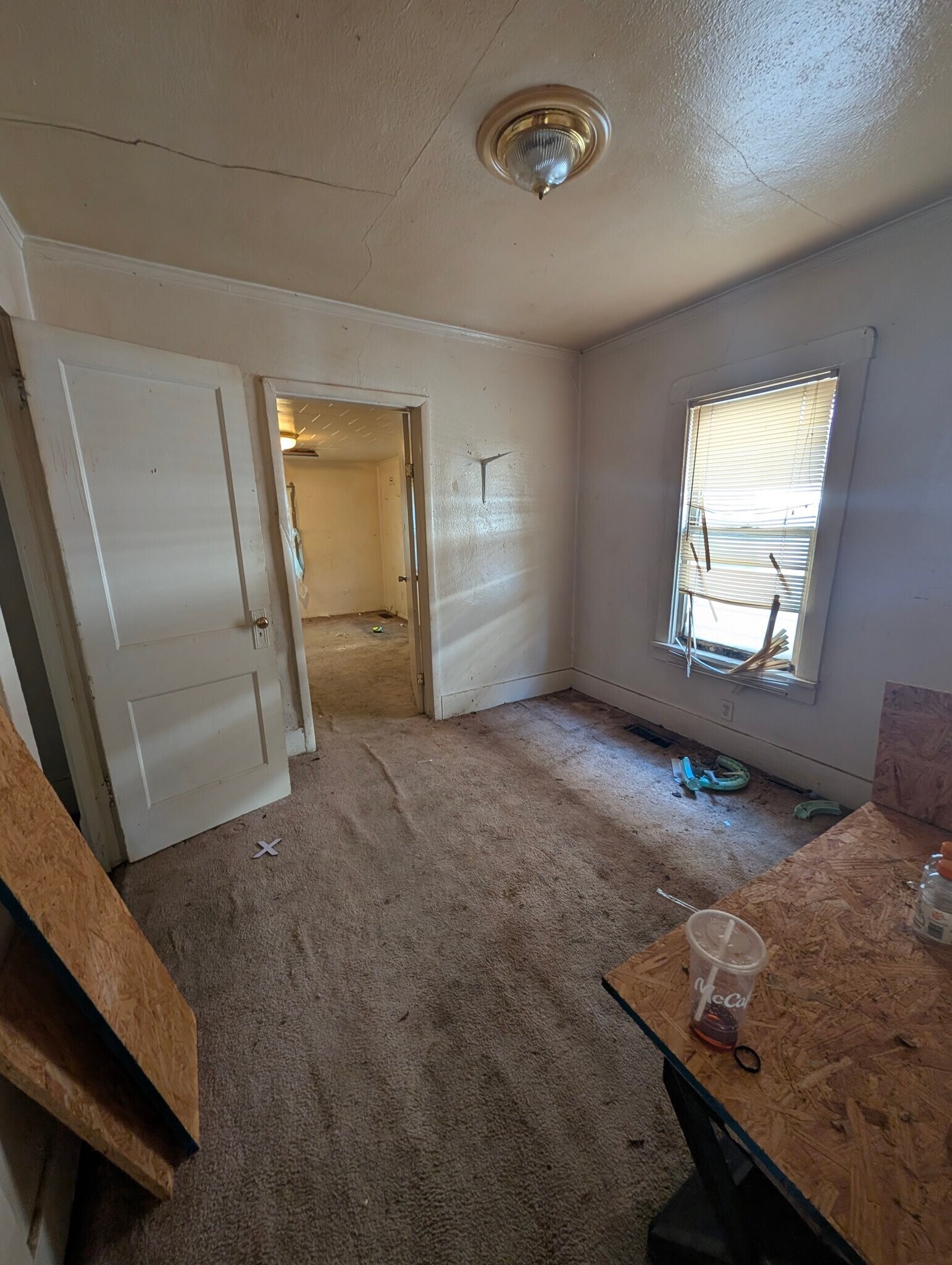 Building Photo - 715 W Thrush Ave