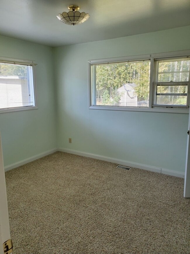 Building Photo - 3 Bedroom Home in Blaine!