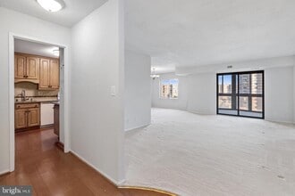 Building Photo - 8360 Greensboro Dr