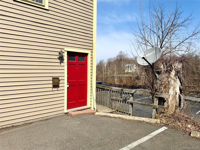 Building Photo - 102 Ward St