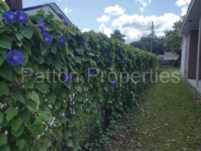 Building Photo - Cayce Avenues Home