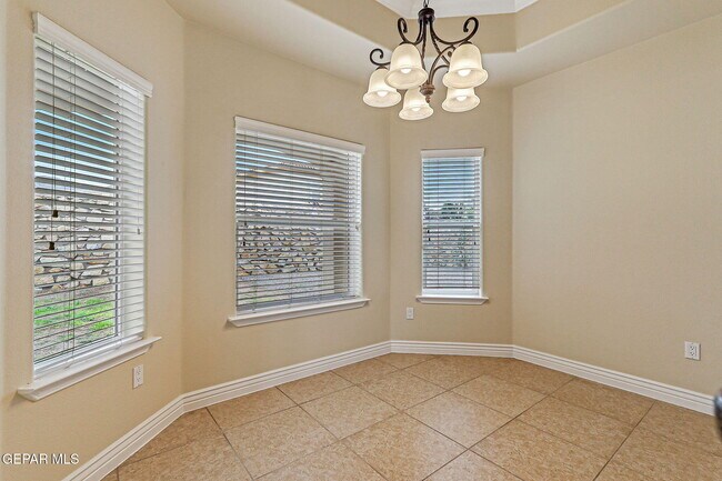 Building Photo - 6285 Wildwood Ct