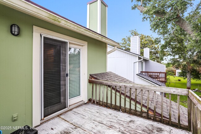 Building Photo - 844 7th Ave S