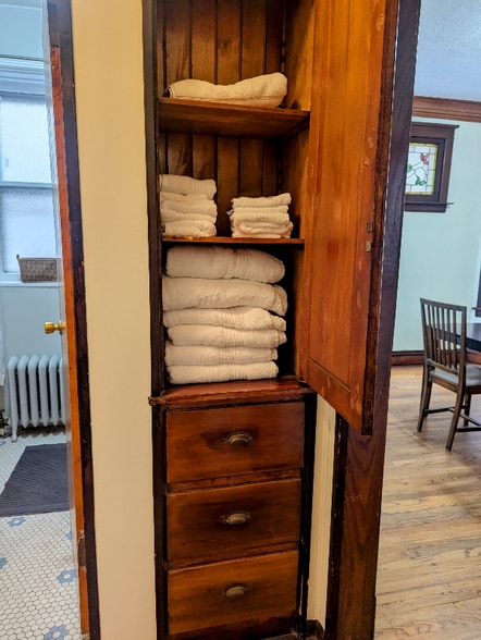 Building Photo - 3619 N Claremont Ave