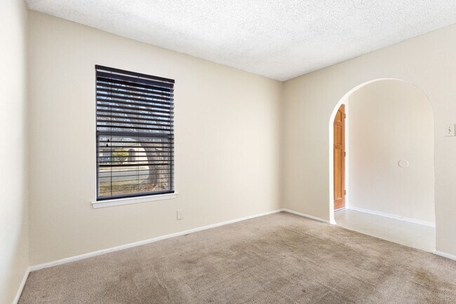 Building Photo - CASA ORO-4718