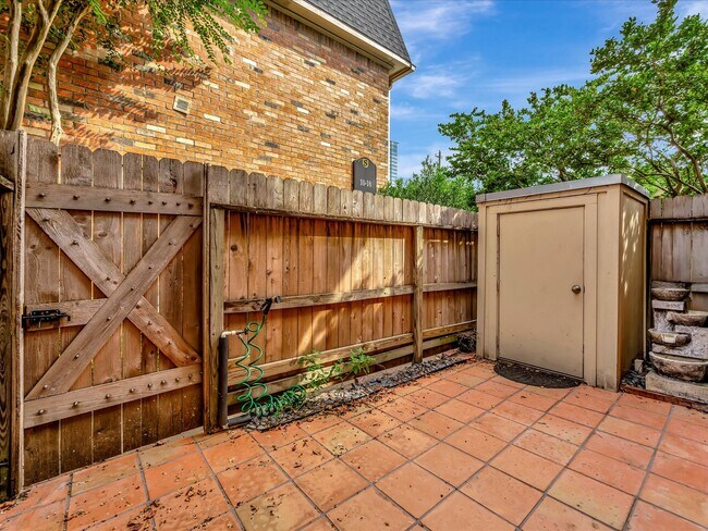 Building Photo - 1601 S Shepherd Dr