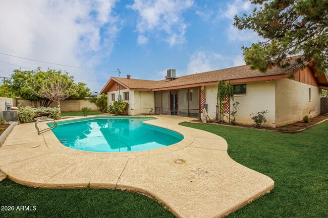 Building Photo - 1010 E Loyola Dr