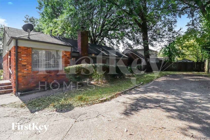 Building Photo - 5130 Kingswood Cir