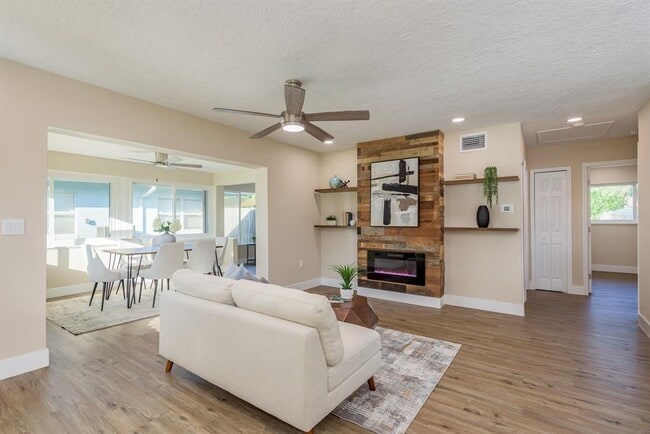 Building Photo - 2480 Del Rio Way