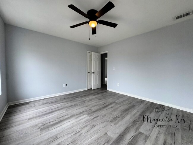 Building Photo - 4850 Southgate Pkwy