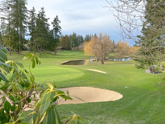 Building Photo - Charming 3bd/2bth Rambler in Tam o'Shanter in Redmond $3,795/mo