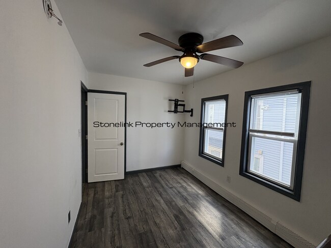 Building Photo - 55 Paradis Ave