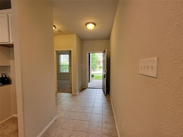 Building Photo - 4725 Redbud Dr